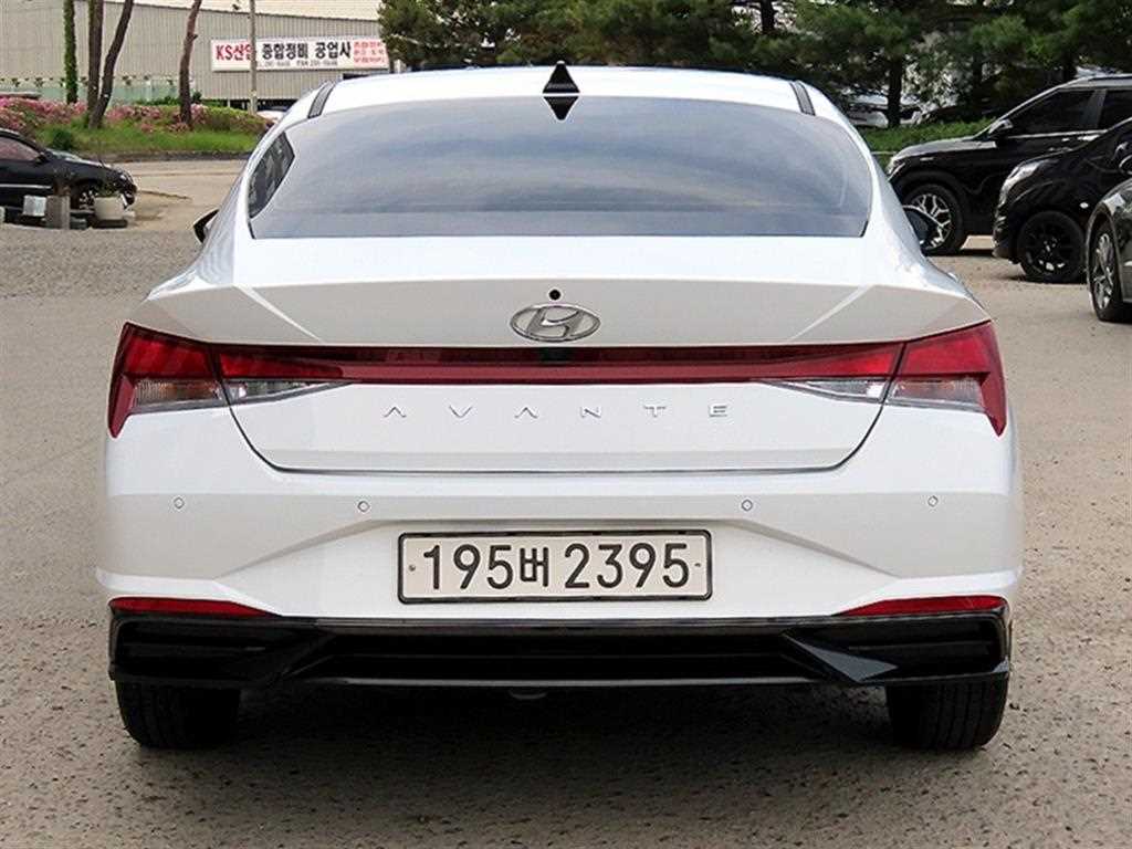 HYUNDAI Avante - Vista 4
