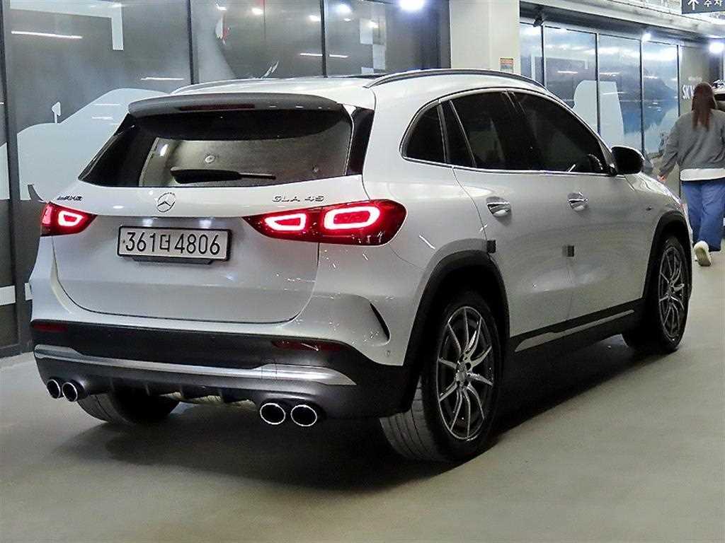 Mercedes Benz GLA Class - Vista 4