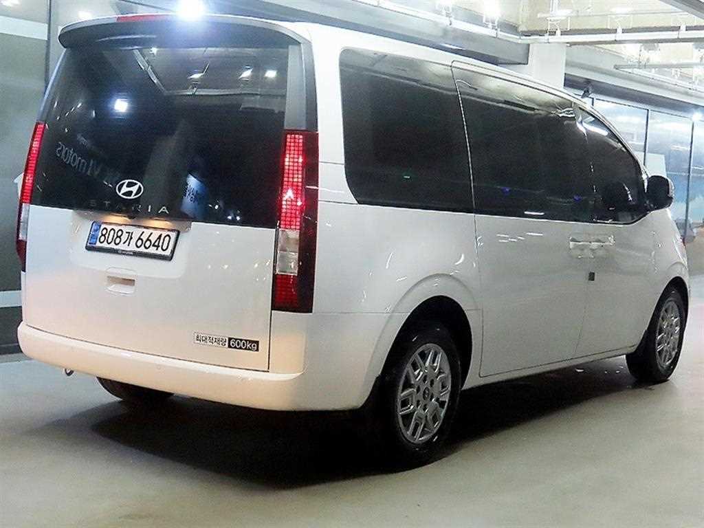 HYUNDAI Staria - Vista 4