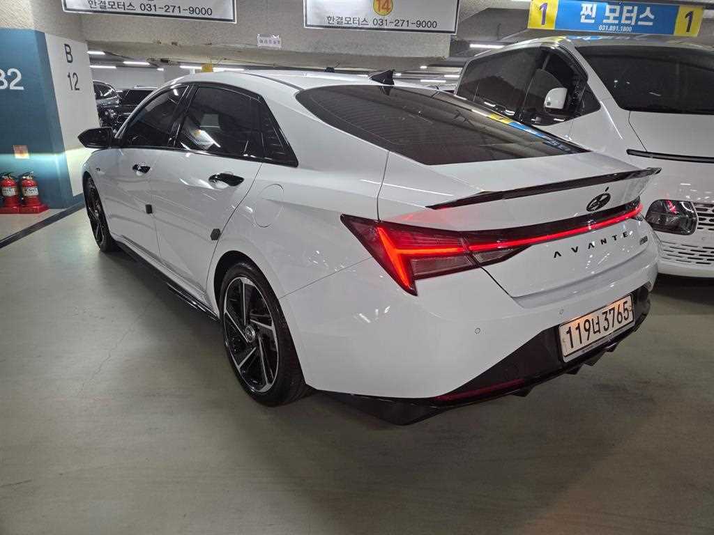 HYUNDAI Avante - Vista 8