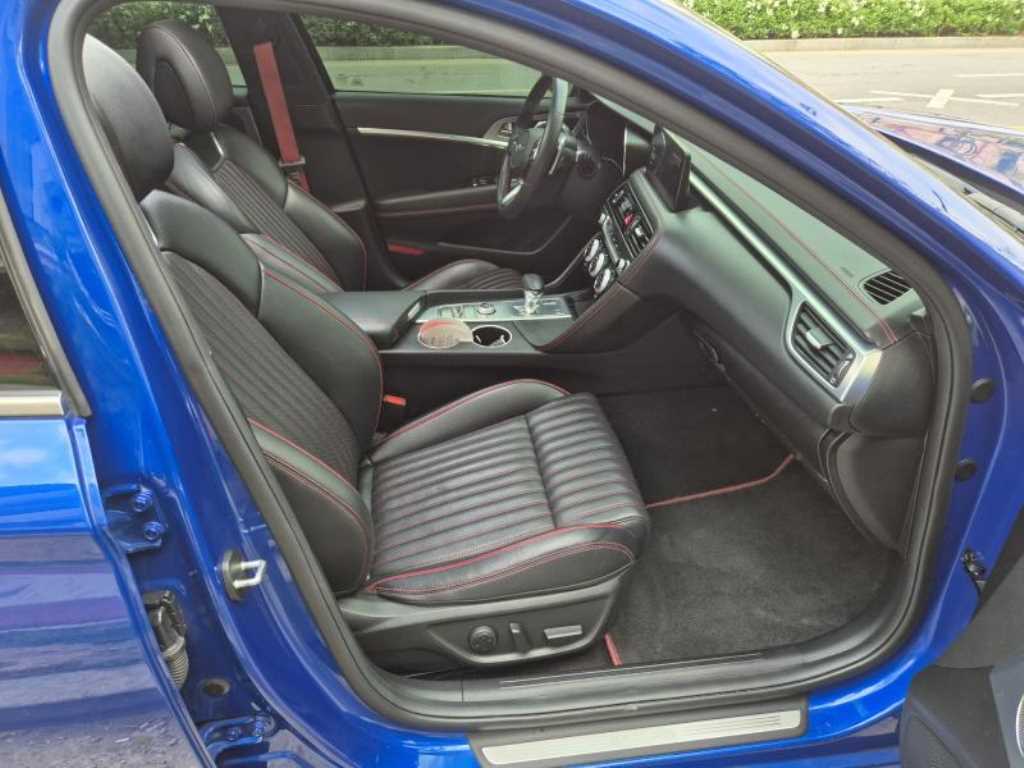 Genesis G70 - Vista 9