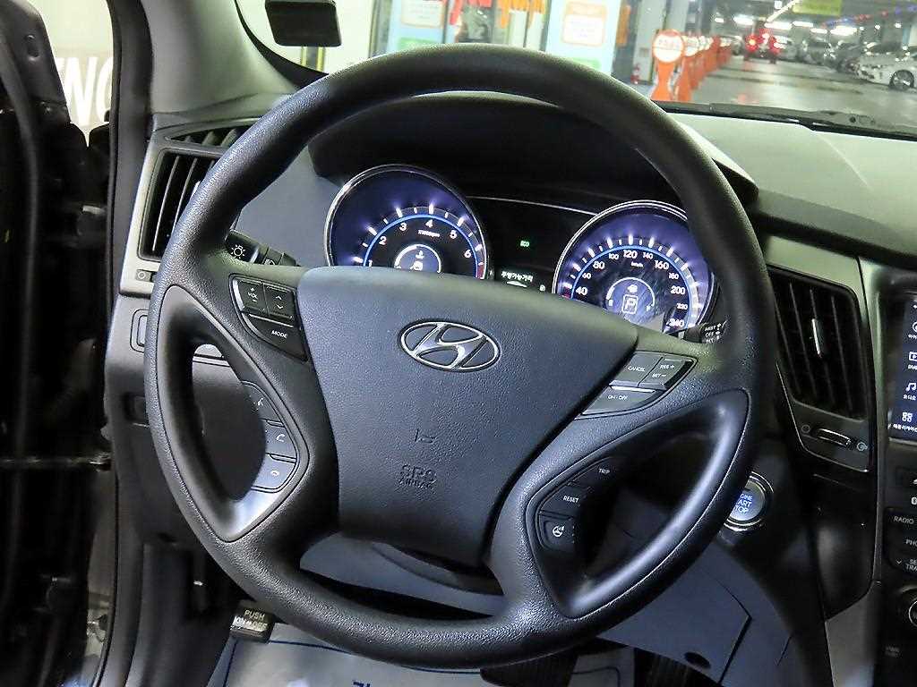 HYUNDAI Sonata - Vista 8