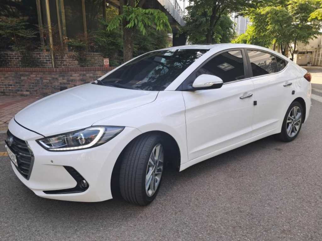 HYUNDAI Avante - Vista 2