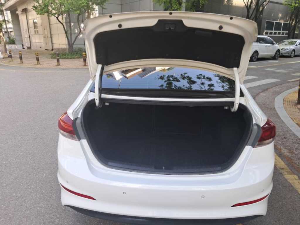 HYUNDAI Avante 2018 Blanco - Importación desde Corea - HF Imports Iquique - Foto 18