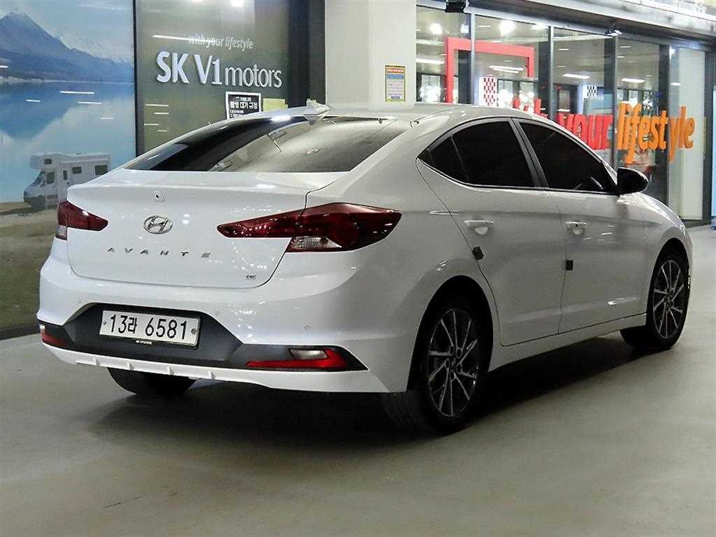 HYUNDAI Avante - Vista 4