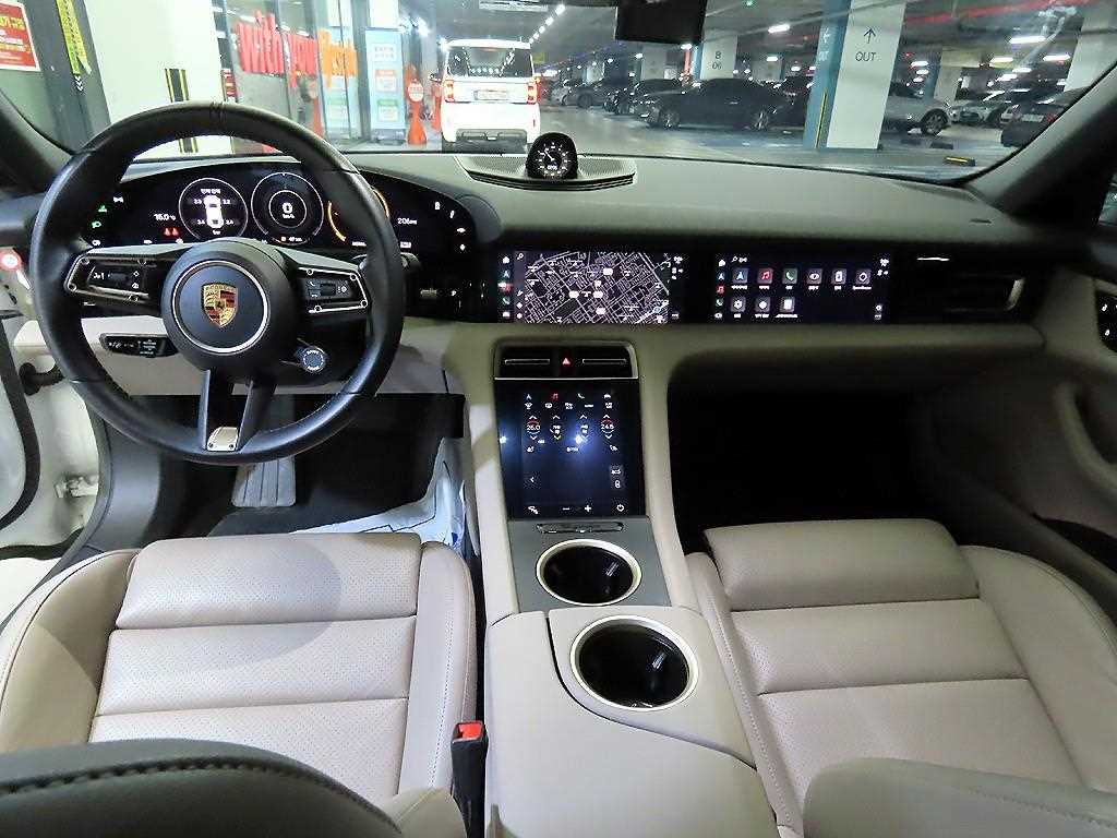 Porsche Taycan - Vista 10