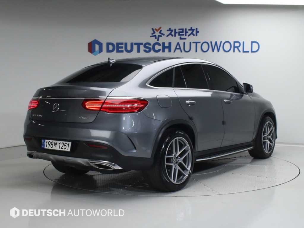 Mercedes Benz GLE Class - Vista 2