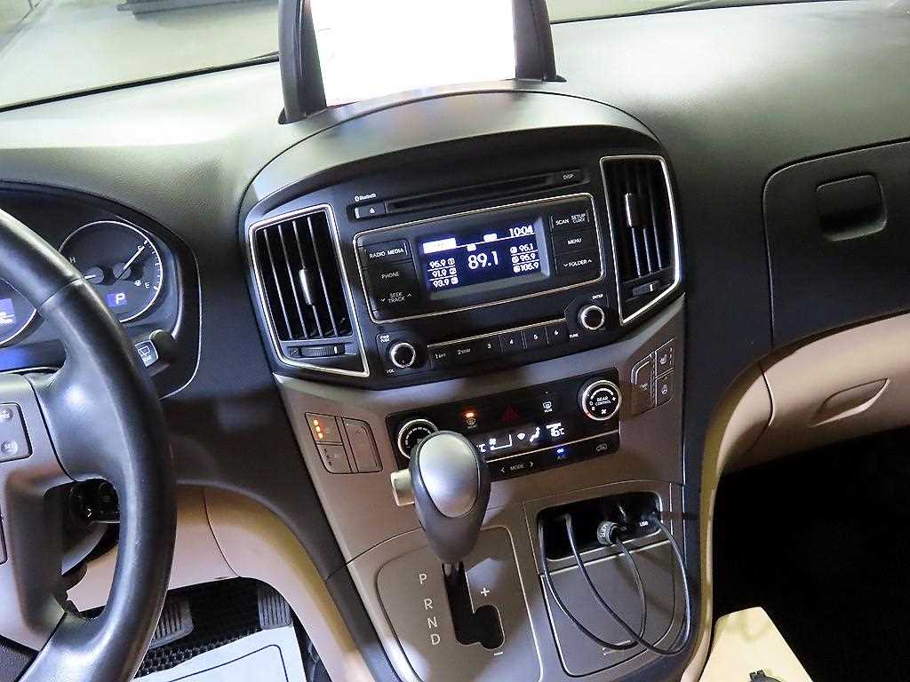 HYUNDAI Starex - Vista 11