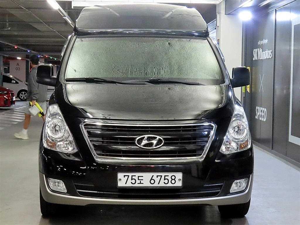 HYUNDAI Starex - Vista 2