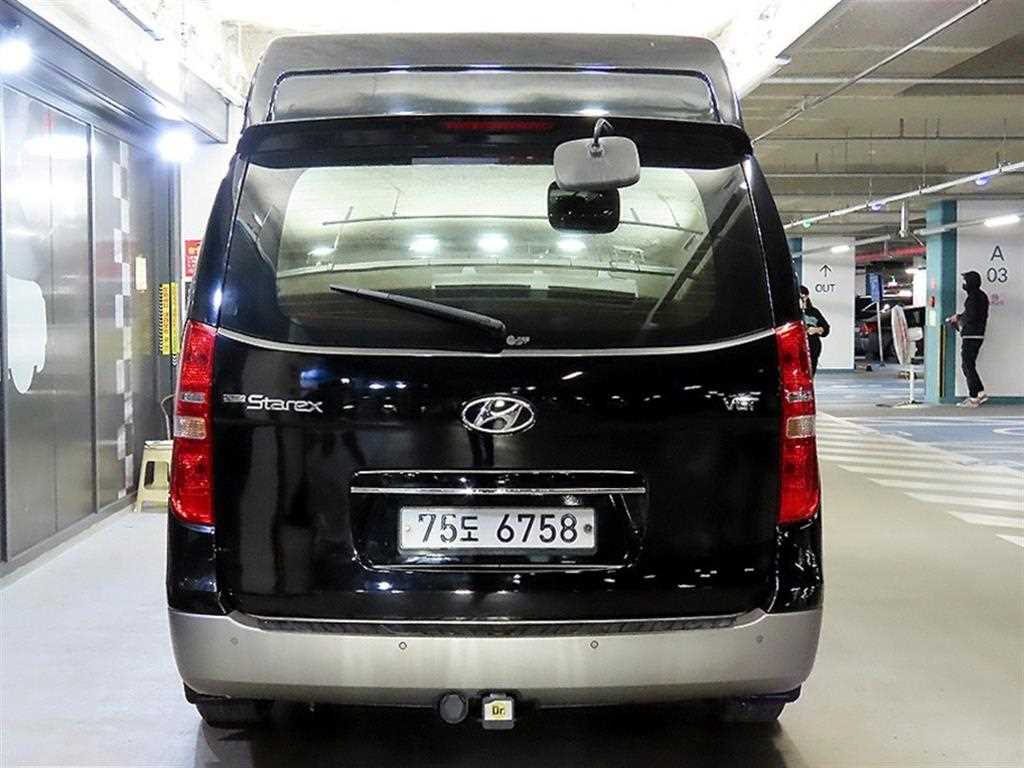 HYUNDAI Starex - Vista 5