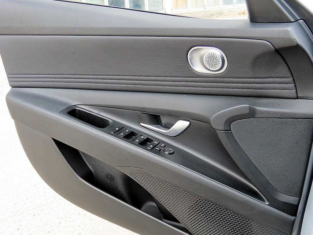 HYUNDAI Avante - Vista 11
