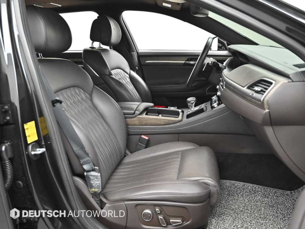 Genesis G90 - Vista 10