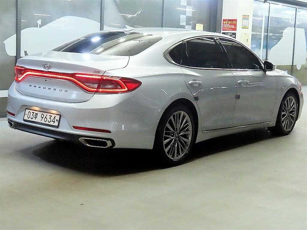 HYUNDAI Grandeur - Vista 4