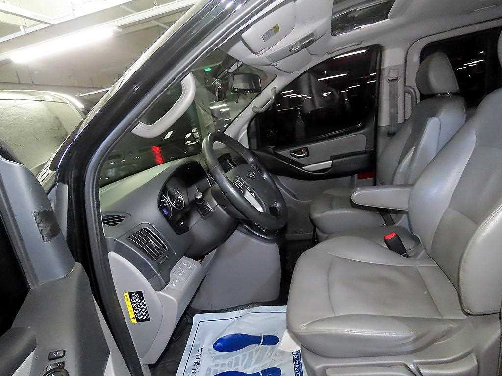 HYUNDAI Starex - Vista 6