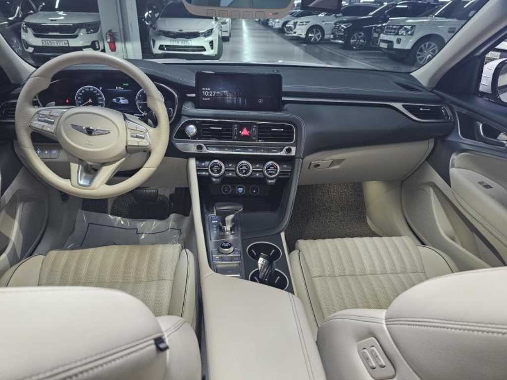 Genesis G70 - Vista 5