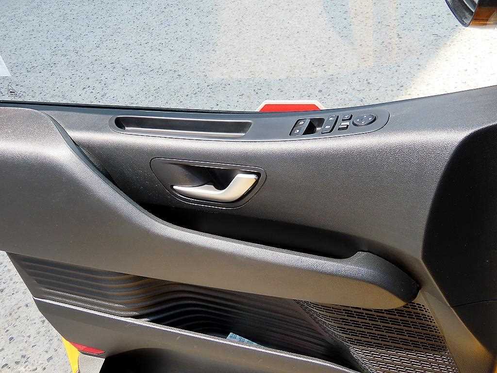 HYUNDAI Staria 2025 Amarillo - Importación desde Corea - HF Imports Iquique - Foto 13