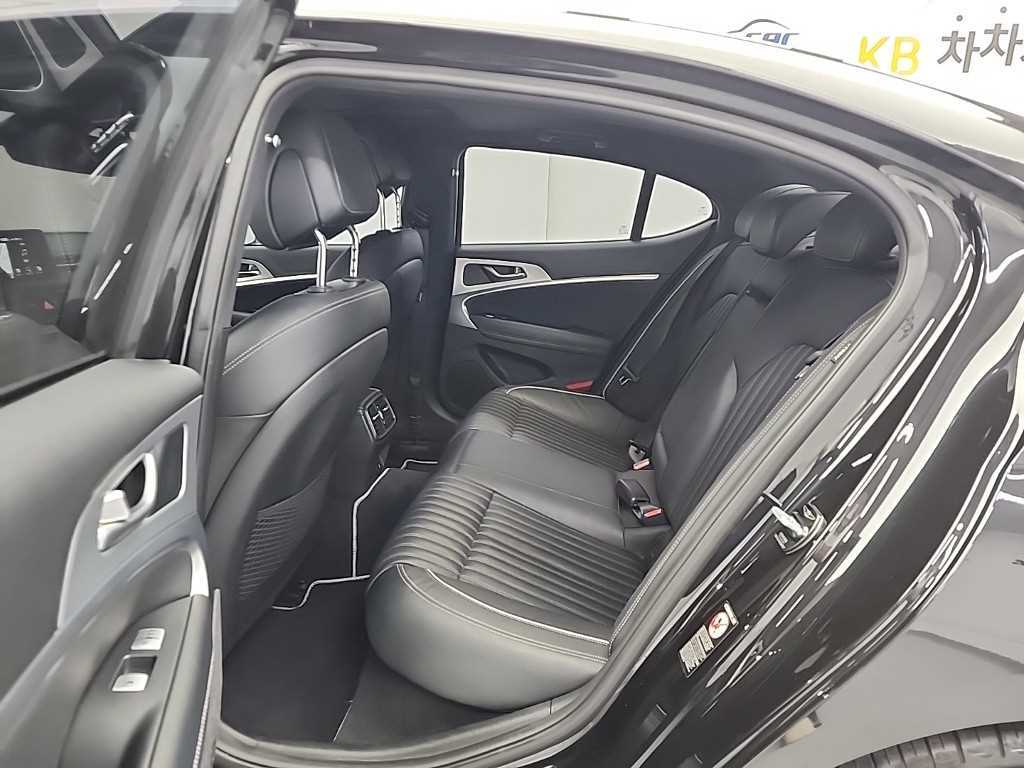 Genesis G70 - Vista 12