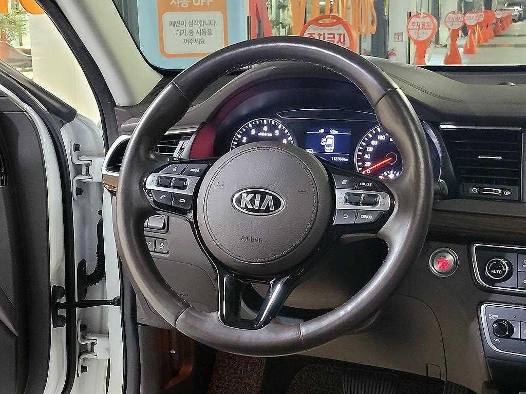 KIA K7 - Vista 9