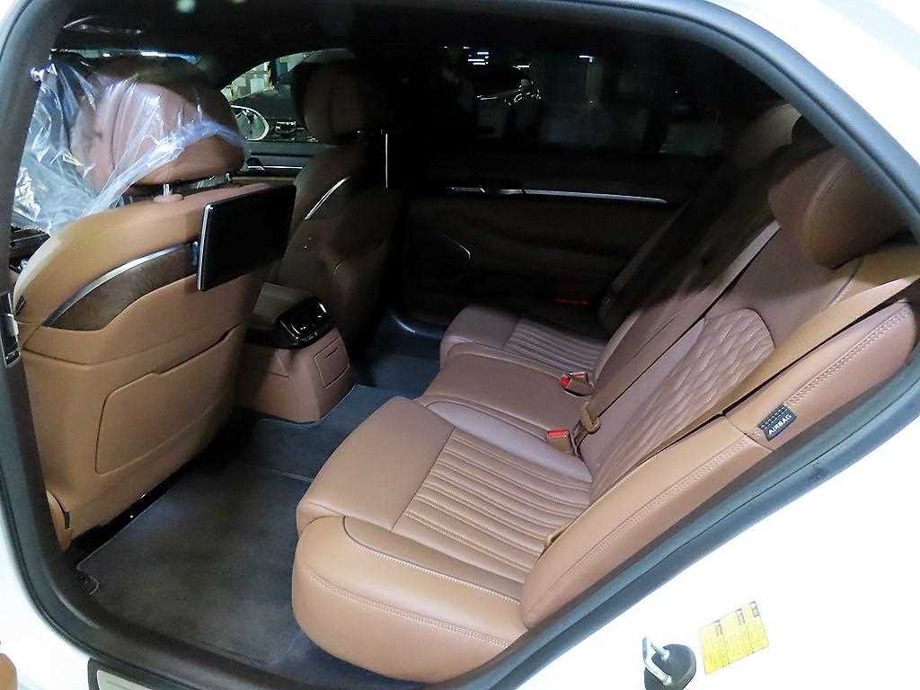 Genesis G90 - Vista 7