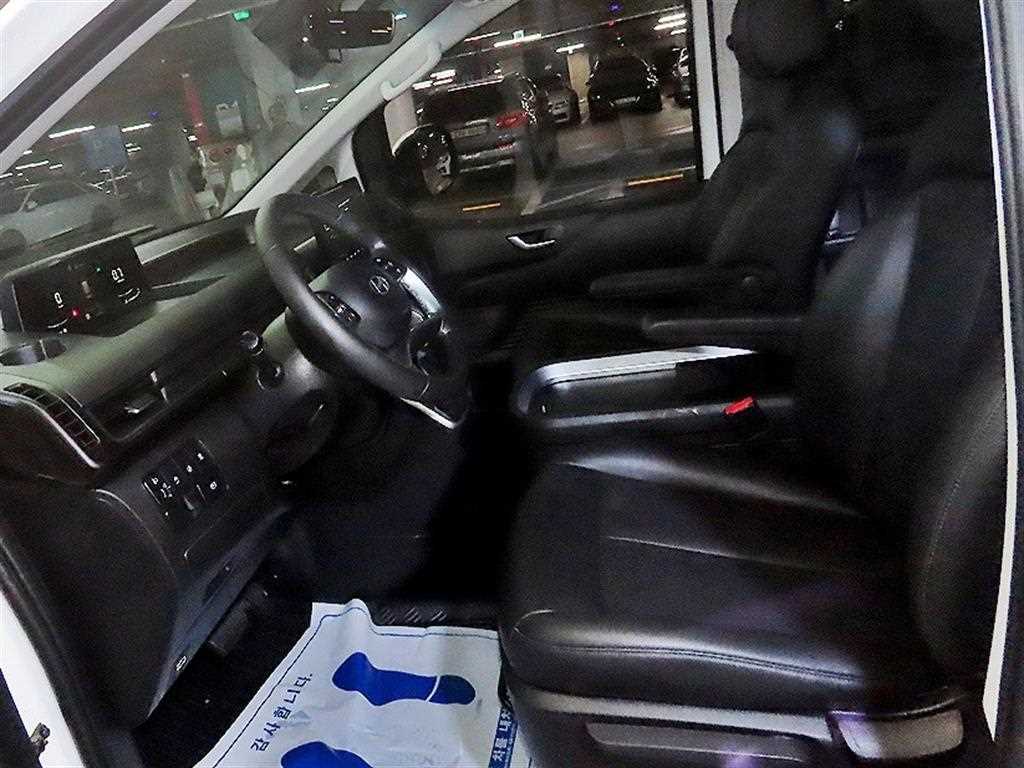 HYUNDAI Staria - Vista 6