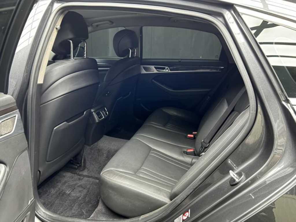 Genesis G80 - Vista 6