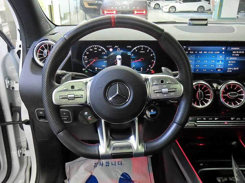 Mercedes Benz GLA Class - Vista 8