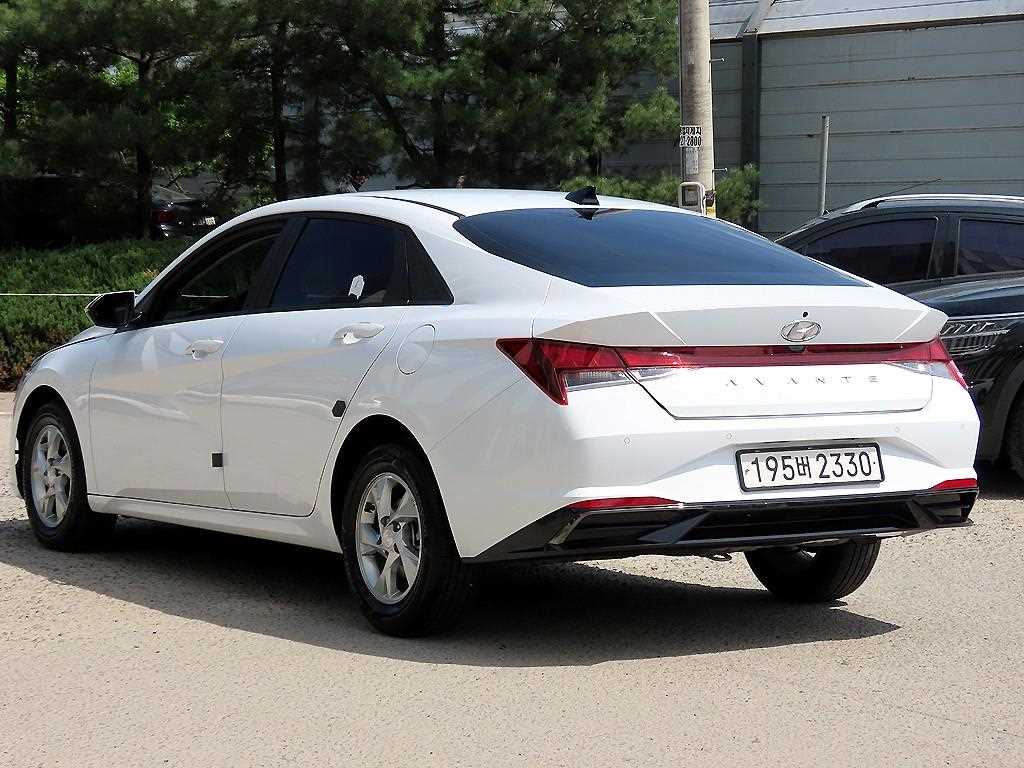 HYUNDAI Avante - Vista 3