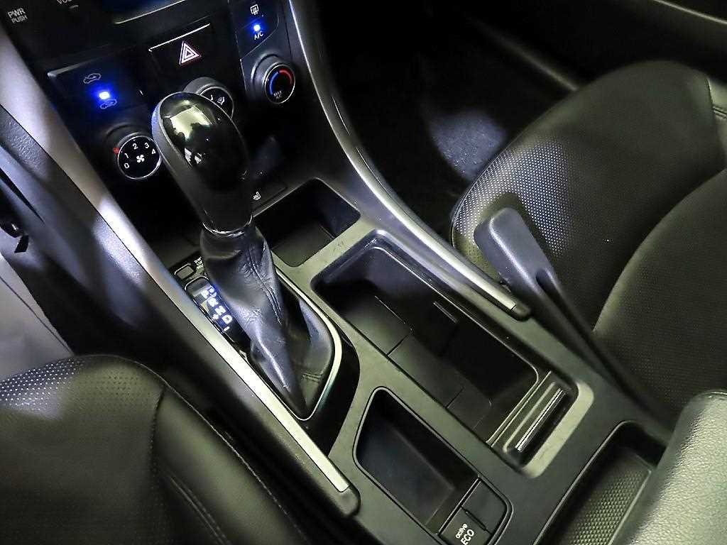 HYUNDAI Sonata - Vista 12