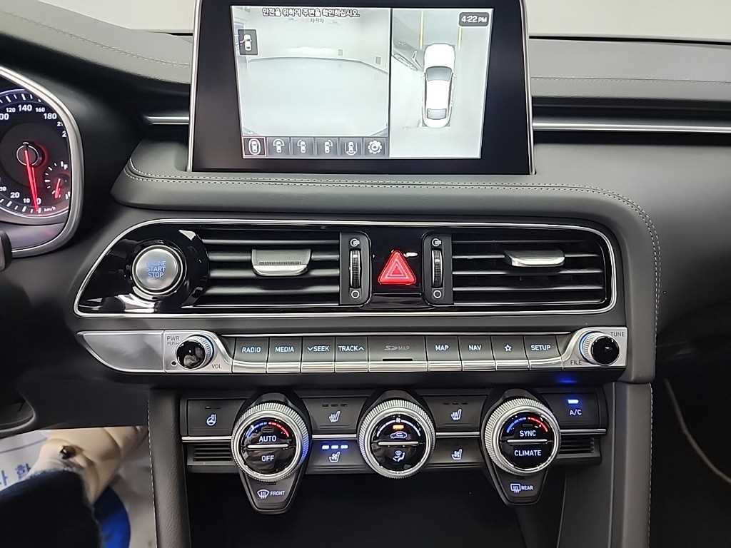 Genesis G70 - Vista 10