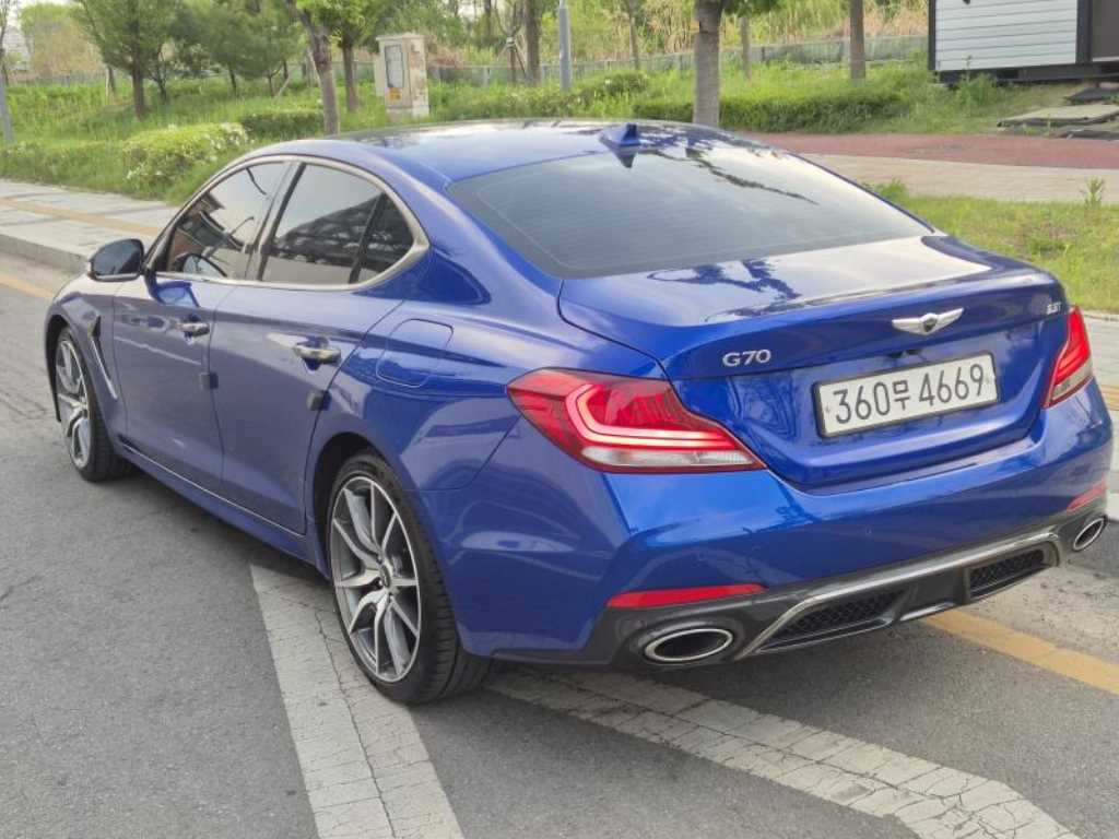 Genesis G70 - Vista 6