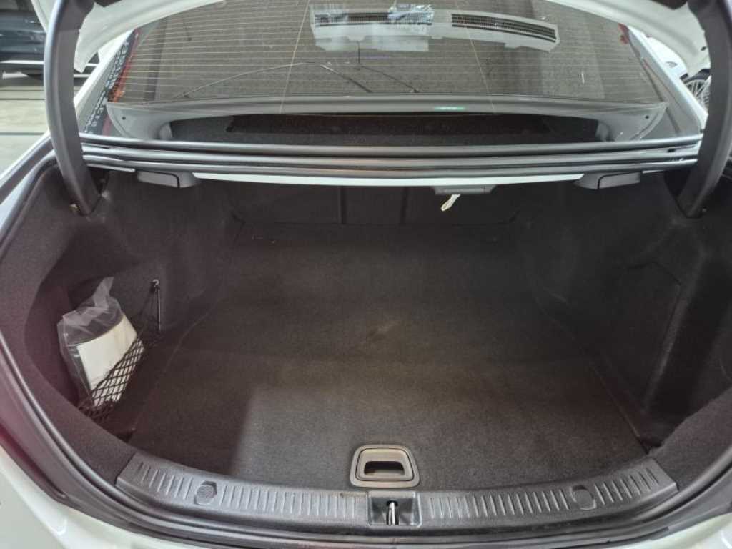 Mercedes Benz E class - Vista 5