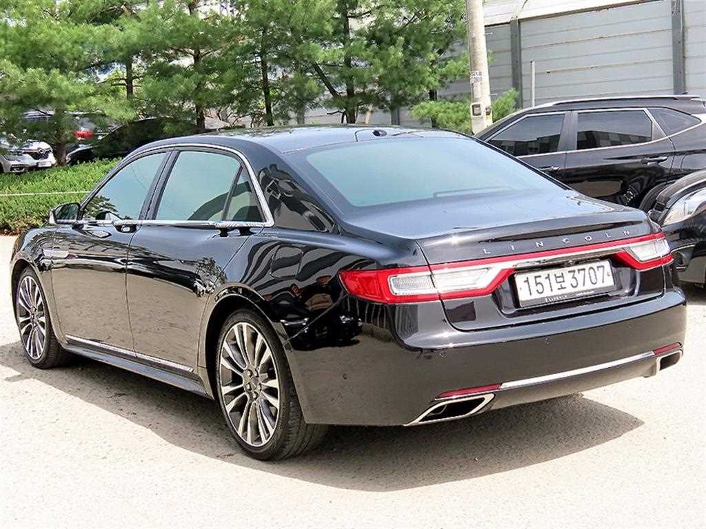 Lincoln Continental - Vista 3