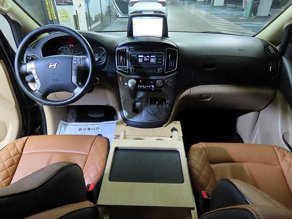 HYUNDAI Starex - Vista 10