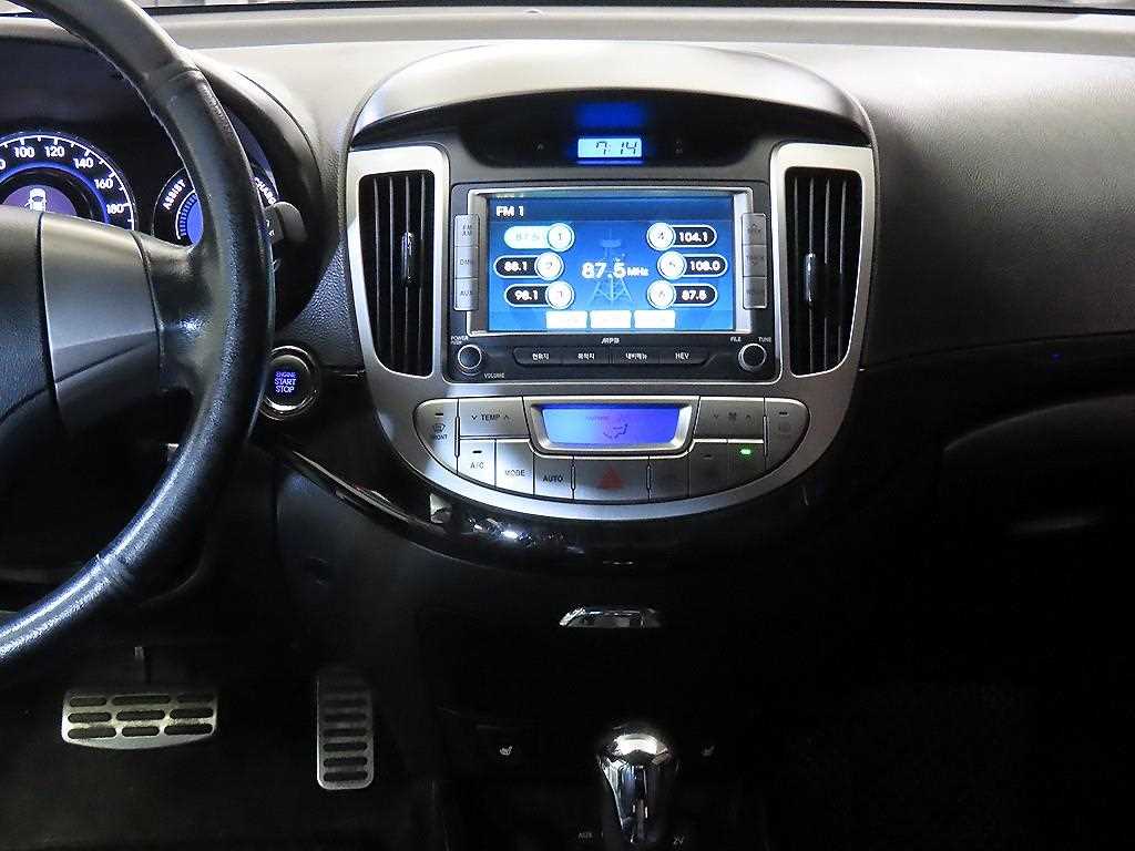 HYUNDAI Avante - Vista 11