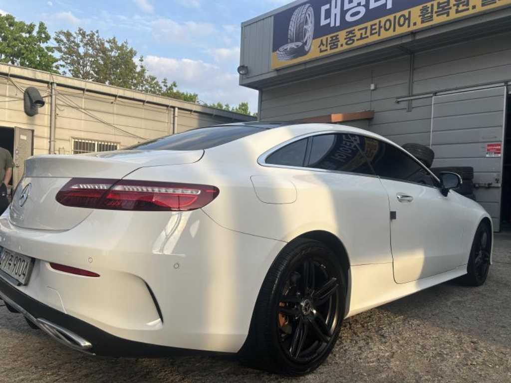 Mercedes Benz E class - Vista 2