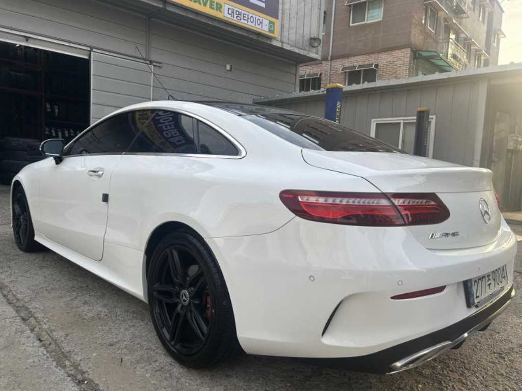 Mercedes Benz E class - Vista 3