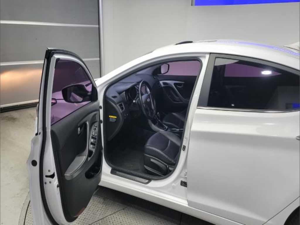 HYUNDAI Avante - Vista 4