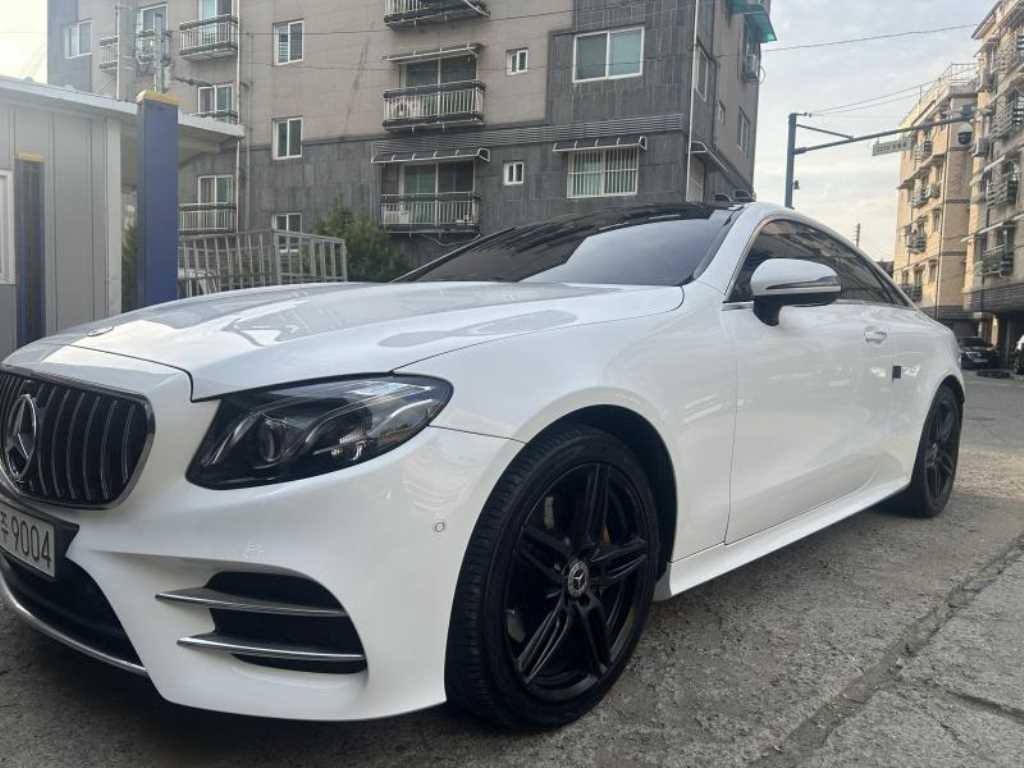 Mercedes Benz E class - Vista 4