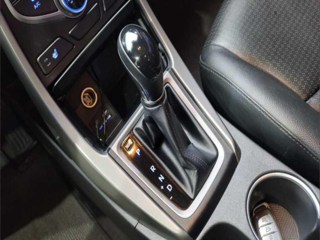 HYUNDAI Avante - Vista 11