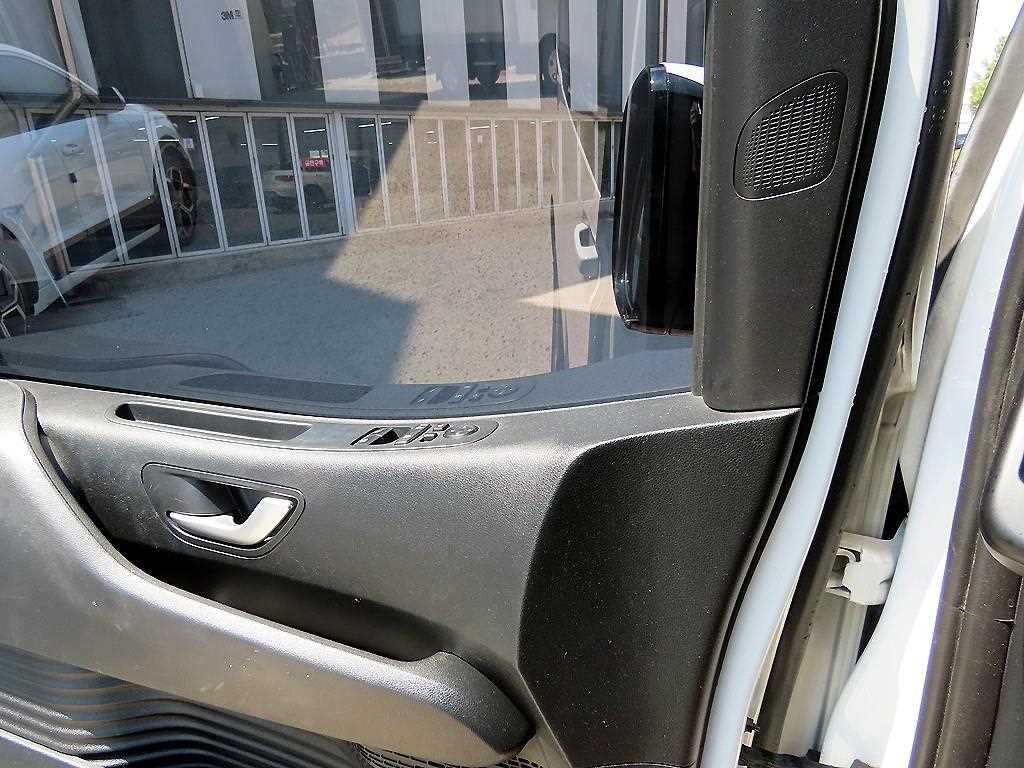 HYUNDAI Staria - Vista 11
