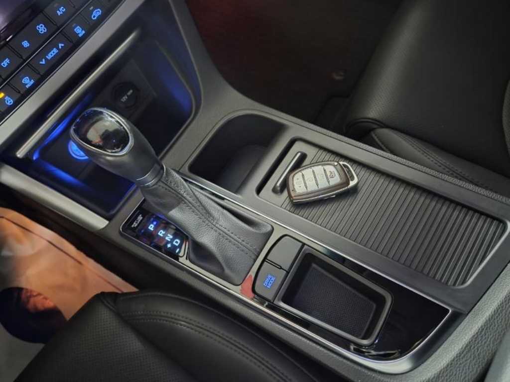 HYUNDAI Sonata - Vista 11