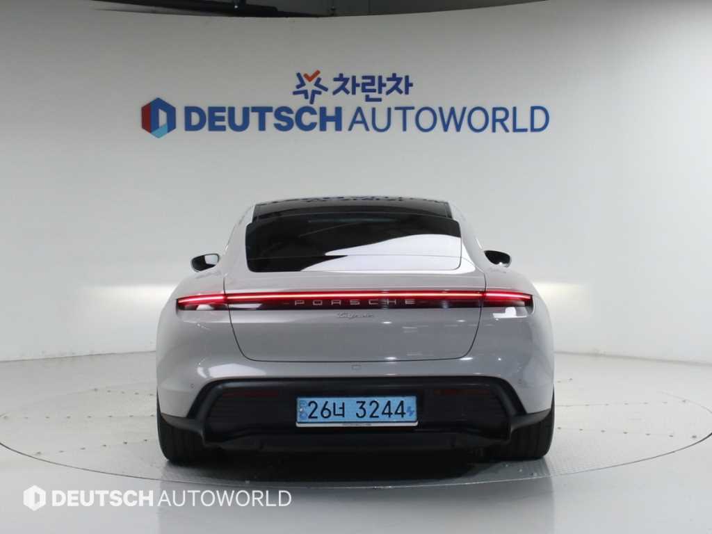 Porsche Taycan - Vista 4
