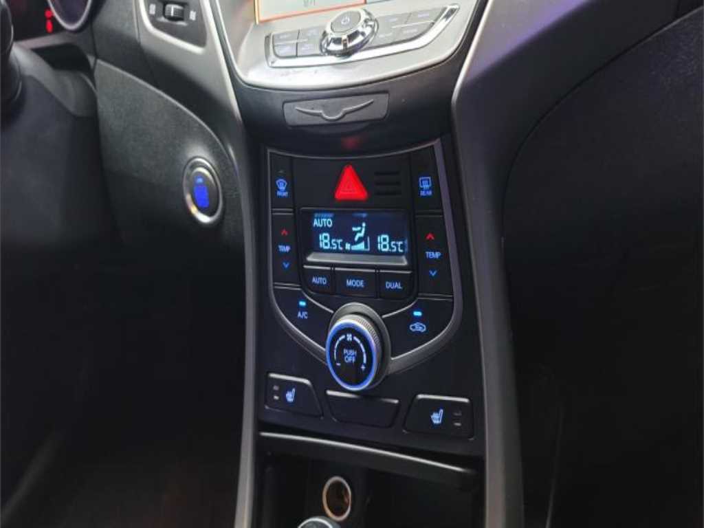 HYUNDAI Avante - Vista 9