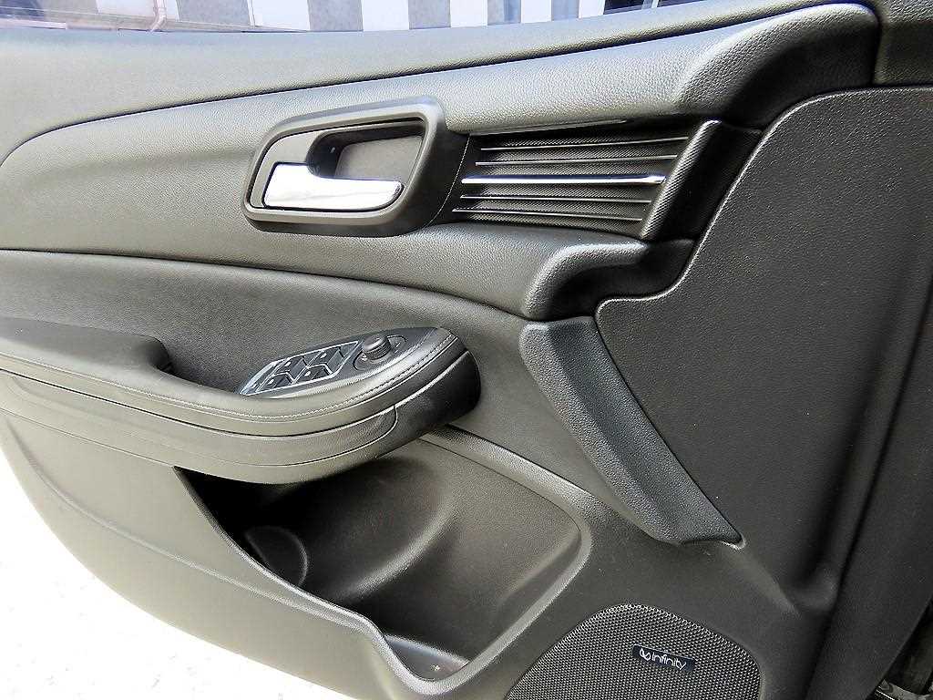 Chevrolet Malibu - Vista 11