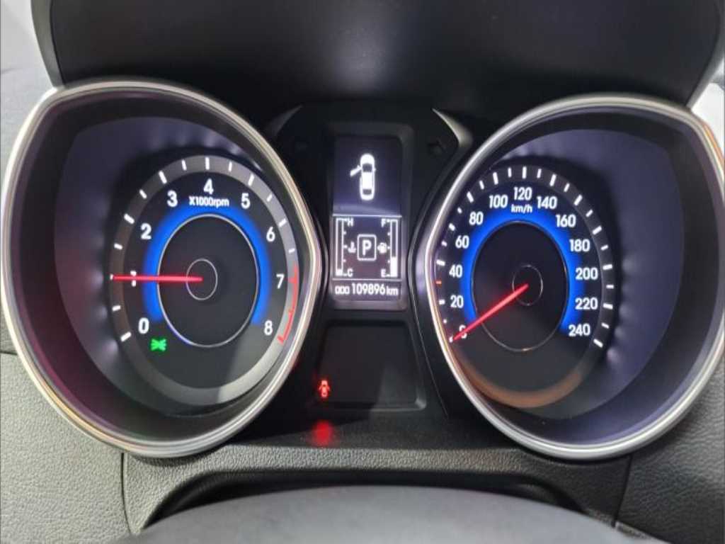 HYUNDAI Avante - Vista 3