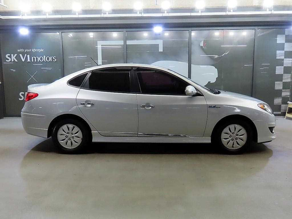 HYUNDAI Avante - Vista 3