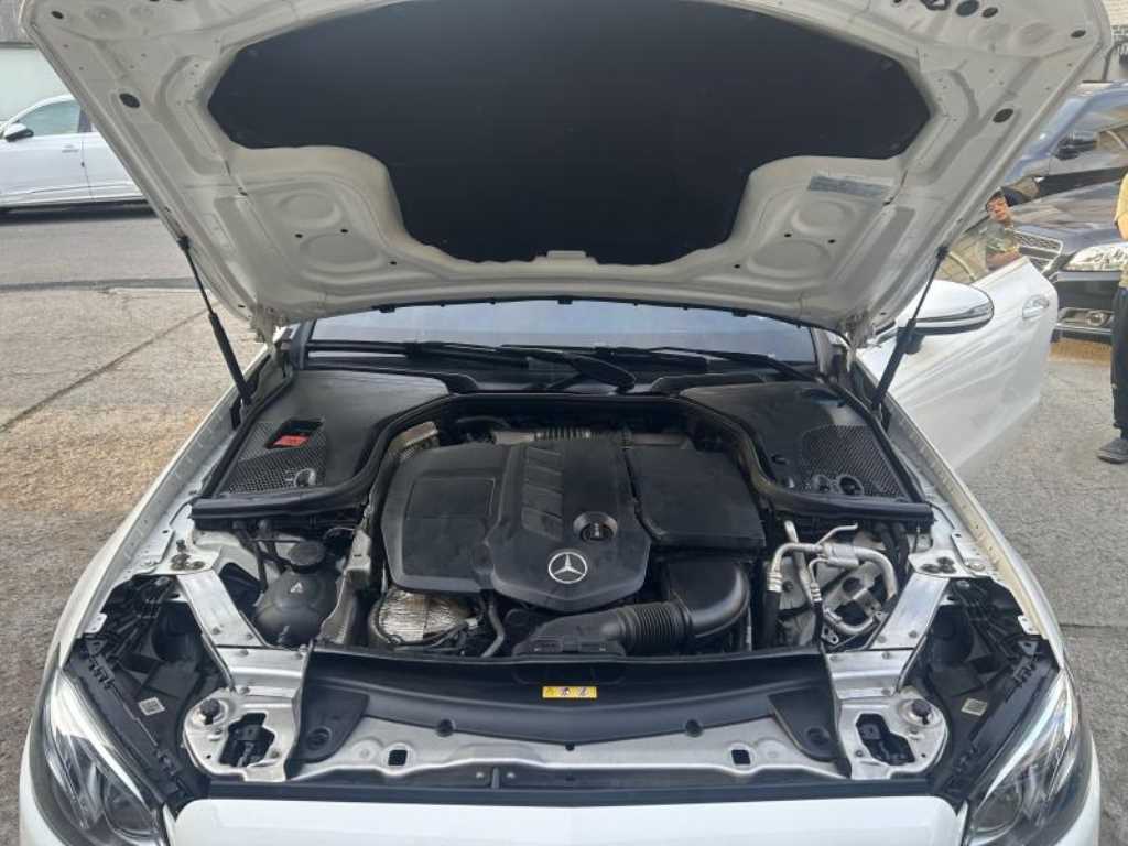 Mercedes Benz E class - Vista 6