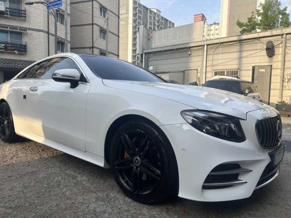 Mercedes Benz E class - Vista 5