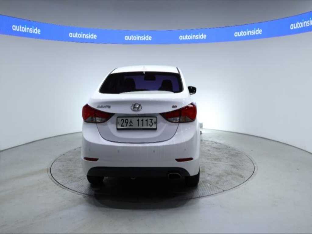 HYUNDAI Avante - Vista 2