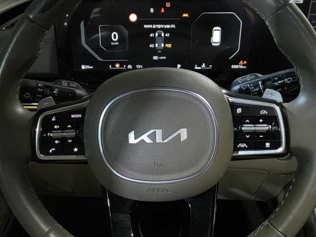 KIA Carnival - Vista 12